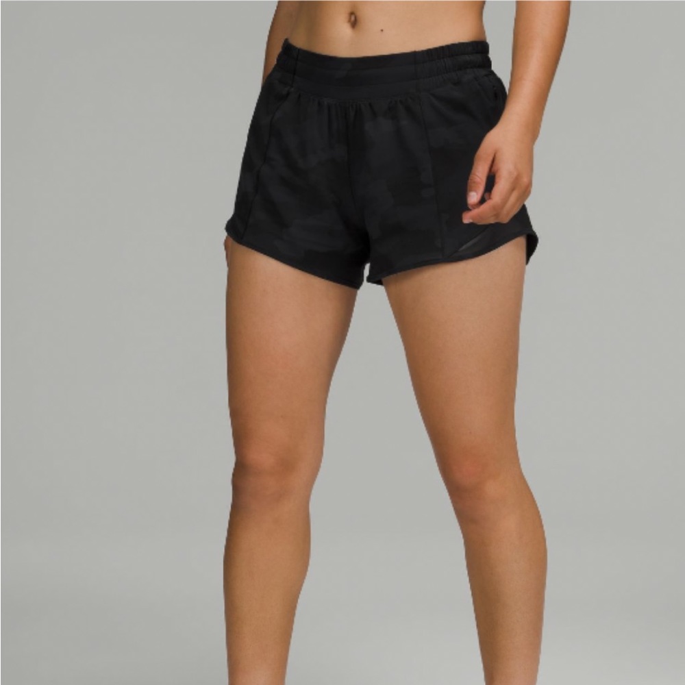 Lululemon Hotty hot low-rise lined short
